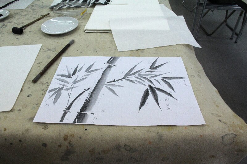 水墨画で竹を描く